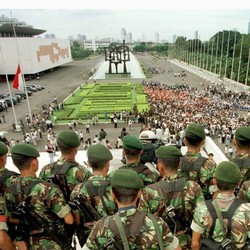 Kerusuhan Mei 1998: Cerita Prabowo Jadi Tukang Pijat Gus Dur