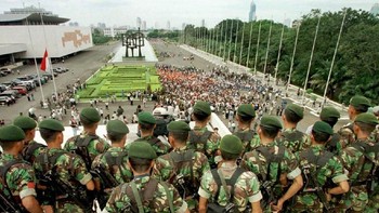 Kerusuhan Mei 1998: Cerita Prabowo Jadi Tukang Pijat Gus Dur
