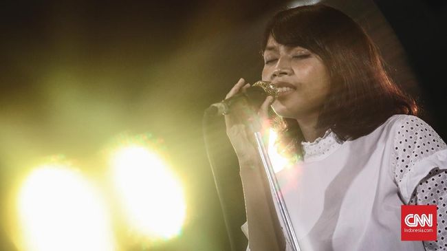 Mendengar Warna-Warni Vira Talisa dalam 'Primavera'