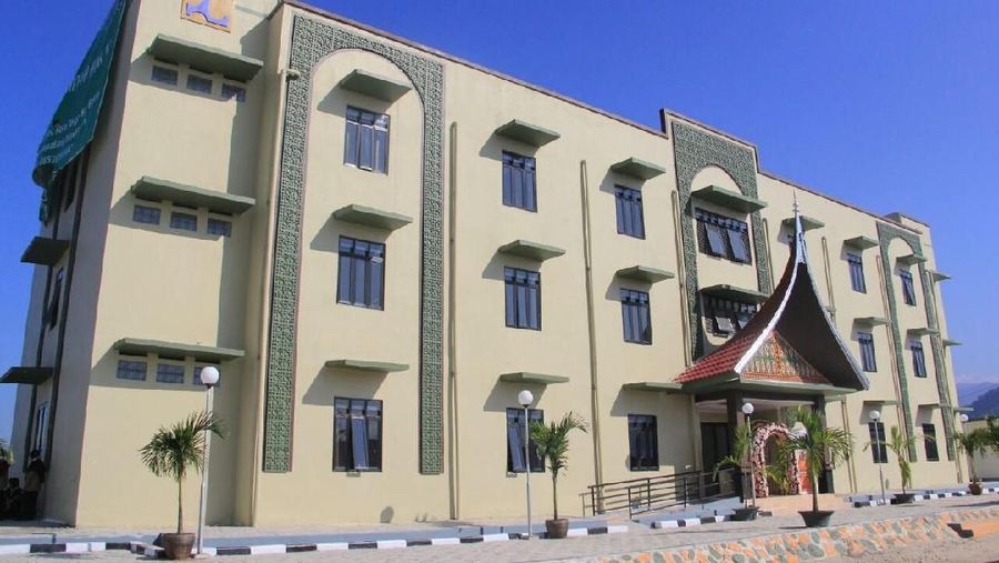 Rusun yang dibangun tahun 2017 tersebut setinggi tiga lantai terdiri dari 12 unit kamar