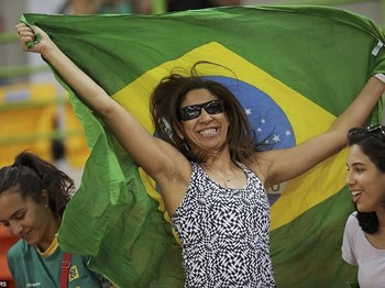 Sambut Piala Dunia, Fans Bola Brasil Ramai-ramai Beli TV Baru