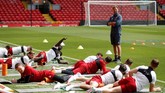 Liverpool juga terus melakukan persiapan jelang melawan Real Madrid dengan menggelar latihan di Stadion Anfield. (Reuters/Carl Recine)