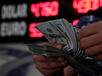 Pembukaan Pasar: Rupiah Melemah, Dolar AS Dekati Rp 14.100