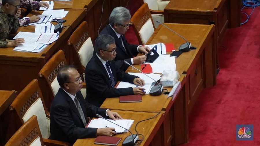 DPR beri waktu enam bulan lagi untuk OJK menyelesaikan masalah AJB Bumiputera.