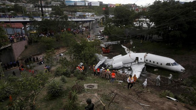 Hasil gambar untuk kecelakaan pesawat di Honduras