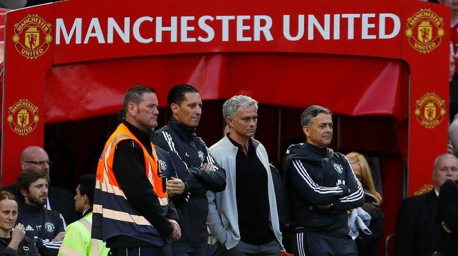 Pelatih dan manajer Manchester United, Jose Mourinho, telah meninggalkan klub Liga Primer Inggris itu menyusul awal musim yang mengecewakan.