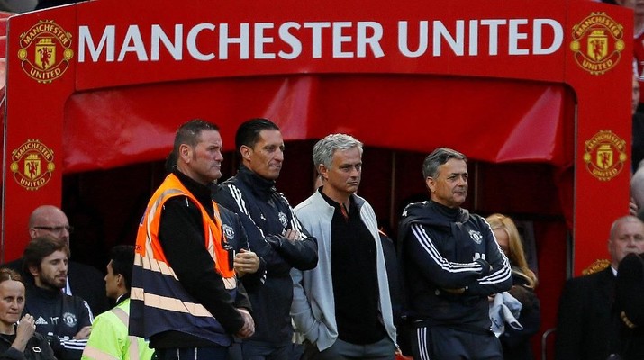 Soccer Football - Premier League - Manchester United vs Watford - Old Trafford, Manchester, Britain - May 13, 2018   Manchester United manager Jose Mourinho with coaching staff after the match   Action Images via Reuters/Jason Cairnduff    EDITORIAL USE ONLY. No use with unauthorized audio, video, data, fixture lists, club/league logos or 