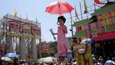Menurut tradisi masyarakat setempat, festival ini digelar sebagai ritual untuk mengusir wabah penyakit yang mematikan anak-anak kecil di masa pemerintahan Dinasti Qing.
