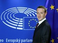 Zuckerberg Bantah Larang Petinggi Facebook Pakai iPhone