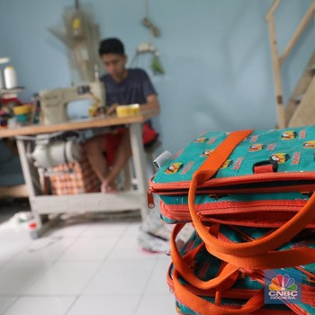 Dari Sampah Plastik Jadi Pundi-Pundi Uang