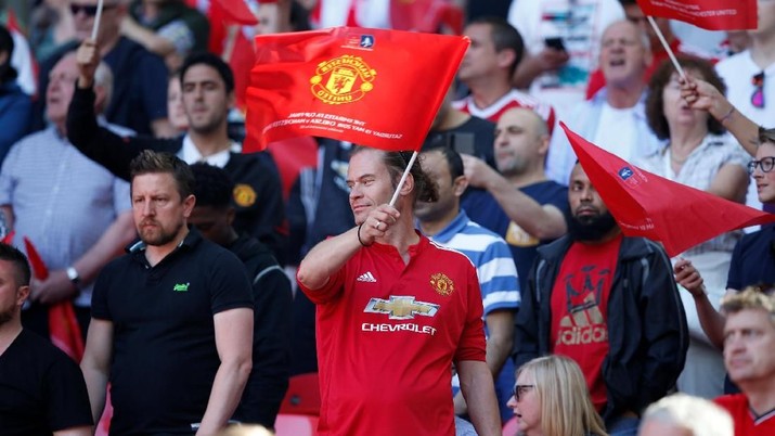 Soccer Football - FA Cup Final - Chelsea vs Manchester United - Wembley Stadium, London, Britain - May 19, 2018  Manchester United fan waves a flag before the match  REUTERS/Andrew Yates