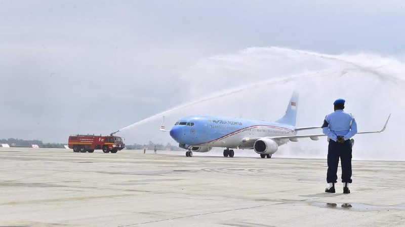 JK berpendapat bahwa jarak bandara tersebut terlalu jauh dari Bandung, Ibukota Provinsi Jawa Barat.
