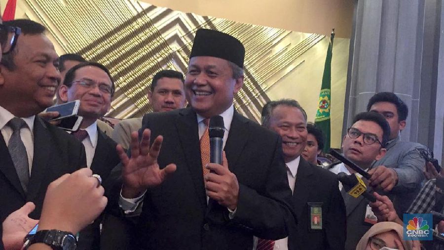 Gubernur Bank Indonesia (BI) Perry Warjiyo mengungkapkan siap memperkuat langkah untuk meredam gejolak nilai tukar rupiah.
