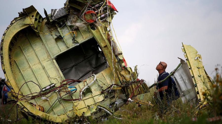 Pesawat Malaysia Airlines MH17 Jatuh di Ukraina akibat rudal milik kelompok pemberontak separatis Rusia.