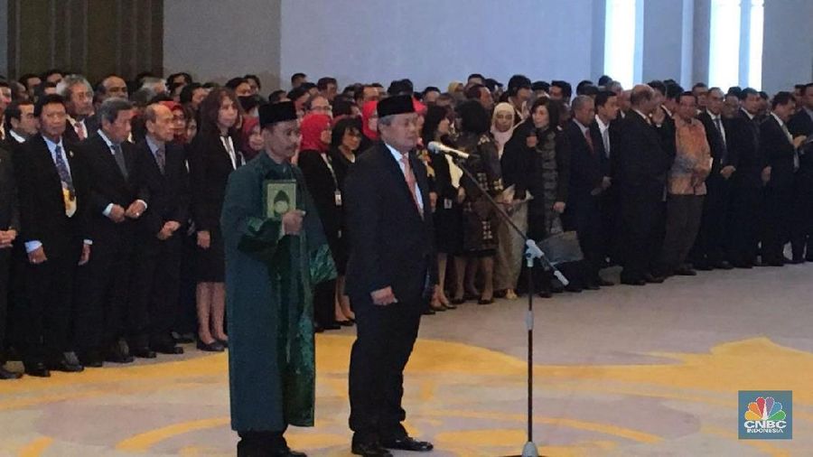 MA pada hari ini, Kamis 24 Mei 2018 secara resmi melantik Perry Warjiyo sebagai Gubernur Bank Indonesia (BI) periode 2018-2023.