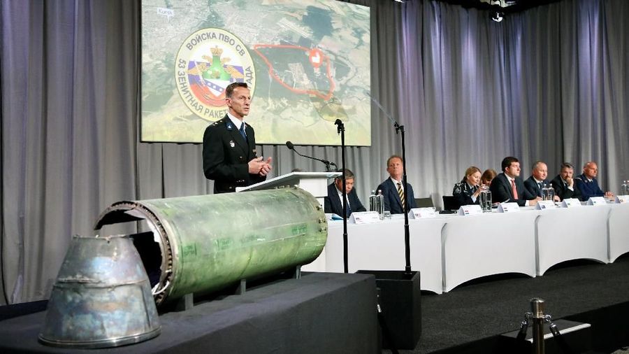 Pesawat Malaysia Airlines MH17 Jatuh di Ukraina akibat rudal milik kelompok pemberontak separatis Rusia.