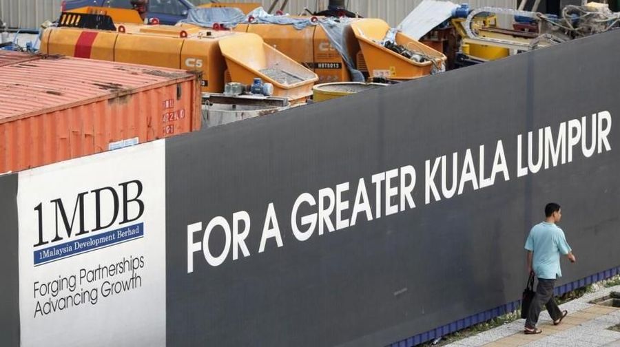 Jho Low diduga membeli jet Bombardier Global 5000 senilai US$35,4 juta pada tahun 2010 menggunakan dana yang diduga diambil dari 1MDB.