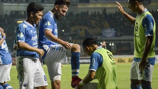 Eka Pensiun dari Persib di Laga Amal Tsunami Selat Sunda