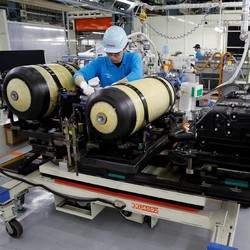 Toyota Sumbang Mobil Listrik ke Pemerintah RI
