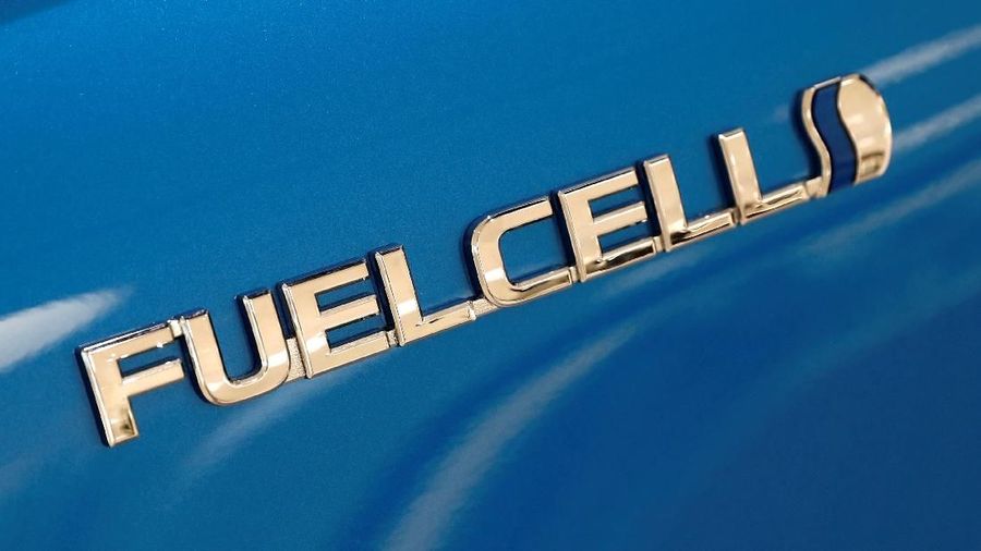 Toyota dan Kemenperin memulai pengembangan mobil listrik di RI.