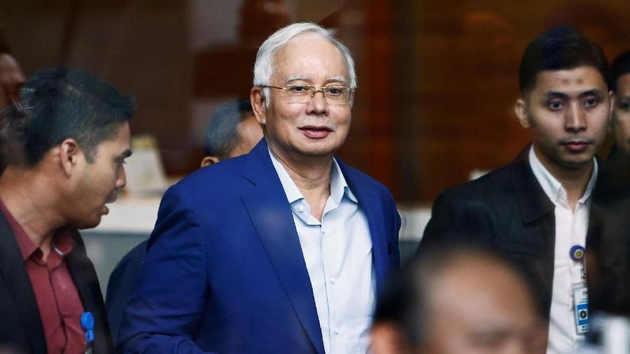 Polisi Malaysia menyita lebih dari 400 tas mewah dari beberapa properti yang beberapa di antaranya dimiliki mantan Perdana Menteri Najib Razak dan anak-anaknya.