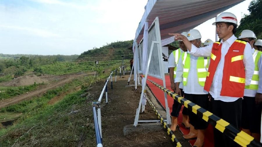 Pembangunan Bendungan Kuningan sudah mencapai 80% dan ditarget tuntas pada Desember 2018.