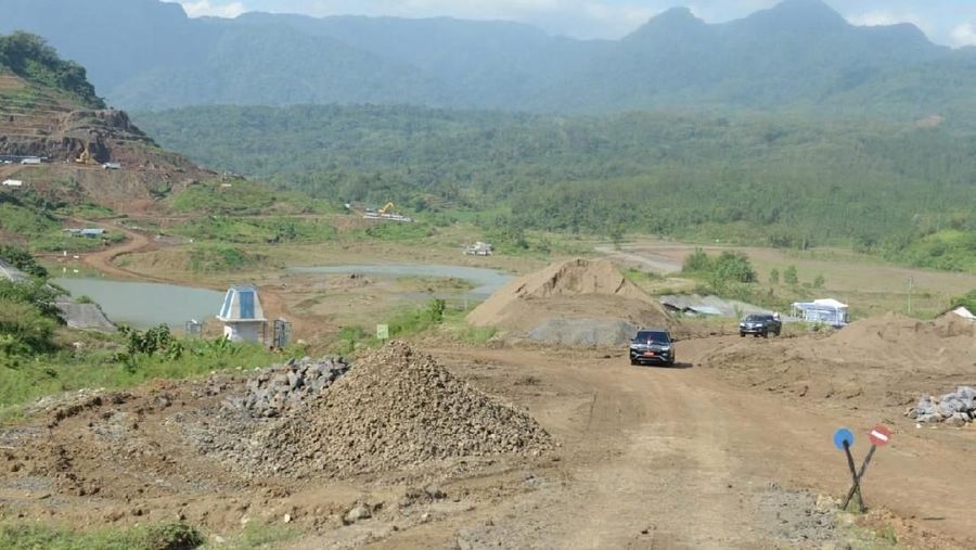 Pembangunan Bendungan Kuningan sudah mencapai 80% dan ditarget tuntas pada Desember 2018.