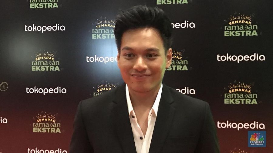 Penyanyi  Rendy Pandugo mengaku sedang berencana membuka usaha dengan istrinya, ia ingin berdagang sepatu bayi premium.