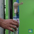 Mending Minum Air Hangat atau Dingin Biar BB Cepat Turun?
