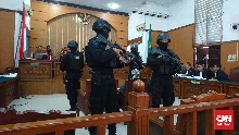 Aman Langsung Dikawal Brimob Bersenjata saat Ada Dentuman