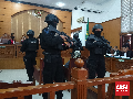 Aman Langsung Dikawal Brimob Bersenjata saat Ada Dentuman