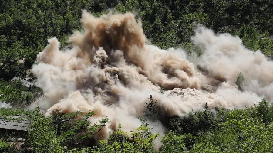 A command post and barracks of Punggye-ri nuclear test ground are blown up during the dismantlement process in Punggye-ri, North Hamgyong Province, North Korea May 24, 2018. Picture taken May 24, 2018 News1/Pool via REUTERS ATTENTION EDITORS - THIS IMAGE HAS BEEN SUPPLIED BY A THIRD PARTY. SOUTH KOREA OUT. NO RESALES. NO ARCHIVE.