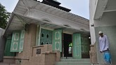 Masjid Layur, Dadapsari, Semarang, Jawa Tengah didirikan pada 1802 oleh saudagar asal Yaman. Sampai saat ini ia masih digunakan sebagai salah satu pusat dakwah di Semarang. (ANTARA FOTO/Aditya Pradana Putra)