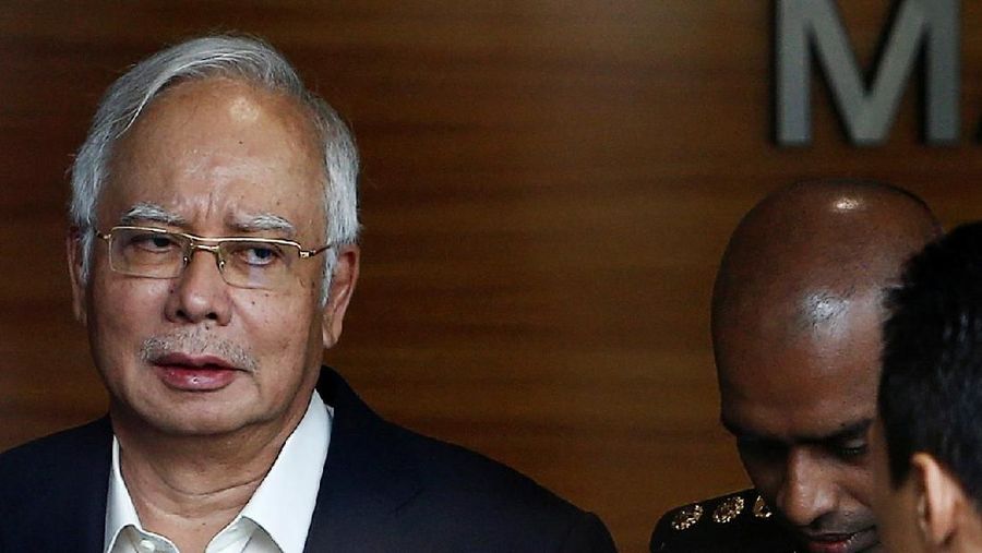 Malaysia's former prime minister Najib Razak arrives to give a statement to the Malaysian Anti-Corruption Commission (MACC) in Putrajaya, Malaysia May 24, 2018. REUTERS/Lai Seng Sin