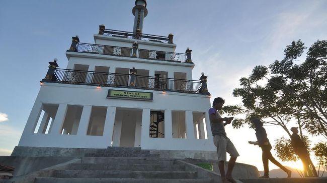 Menyambangi Lima Monumen Penting di Taman Wilhelmina