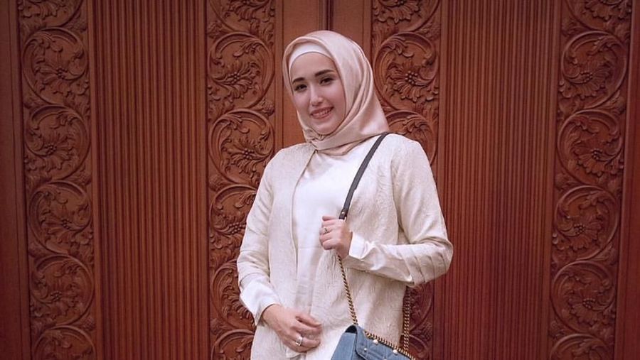 5 Gaya Istri Pejabat Indonesia Pakai Tas Puluhan Juta Rupiah