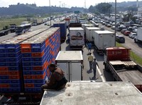 Demo Supir Truk Tuntut Penurunan Harga Bahan Bakar di Brasil