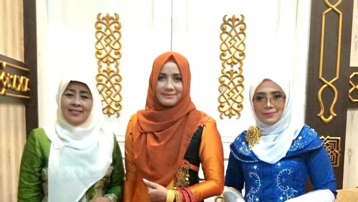 5 Gaya Istri Pejabat Indonesia Pakai Tas Puluhan Juta Rupiah