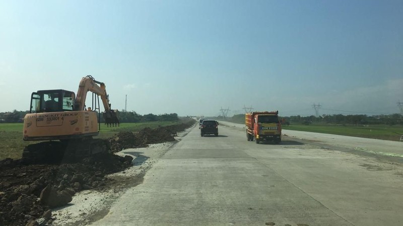 Tol Pemalang-Batang dengan nilai investasi sekitar Rp 6 triliun, diprediksi selesai dan bisa dioperasikan pada akhir 2018.