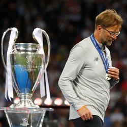 Liverpool vs Spurs: Gelar Dulu, Duit Belakangan