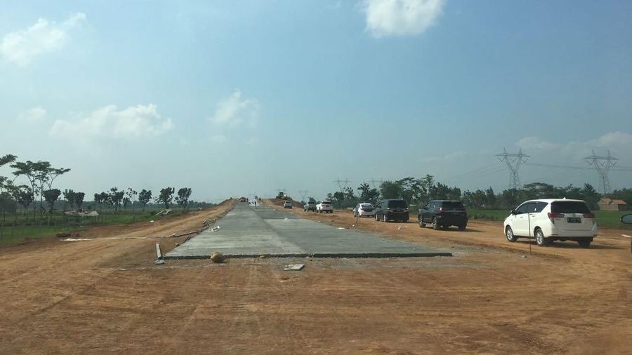Tol Pemalang-Batang dengan nilai investasi sekitar Rp 6 triliun, diprediksi selesai dan bisa dioperasikan pada akhir 2018.