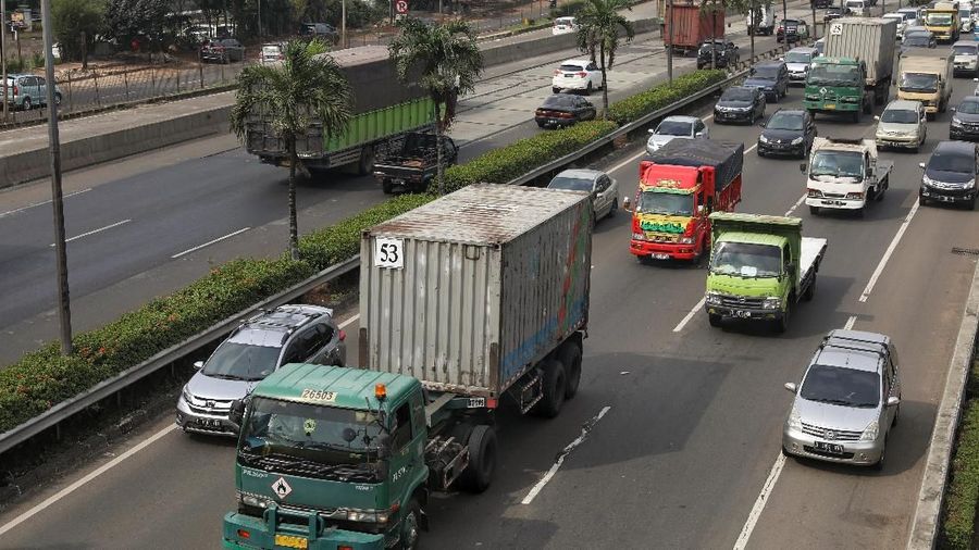 Dalam kesempatan itu, Jokowi menekankan bahwa supir alias pengemudi adalah profesi yang sangat mulia.