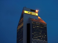 Dana Nasabah Dibobol, Apa Sanksi OJK ke Oknum Maybank?