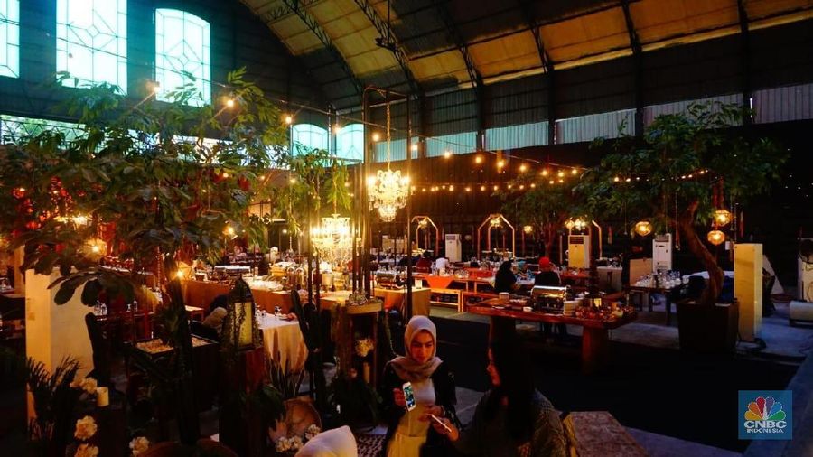 lapangan futsal yg disulap restoran