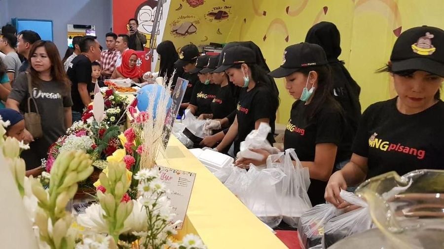 Untuk pertama kalinya dua putra dan menantu Presiden Joko Widodo berkolaborasi membuka usaha kuliner. Usaha ini dinamakan Kedai Rakyat, di Medan, Sumatra Utara.