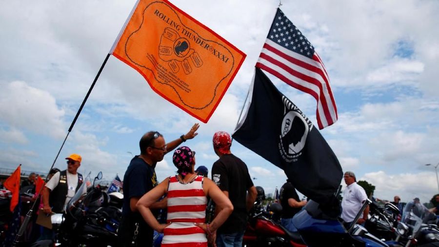 Acara konvoi tersebut diikuti oleh ribuan veteran militer Amerika dalam rangka peringati Hari Pahlawan di AS.