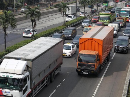 Mahal, Akankah Pengemudi Truk Tetap Memilih Tol Trans Jawa?