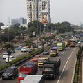 Berlaku Siang Ini, Angkutan Barang Dilarang Lewat Jalur Ini
