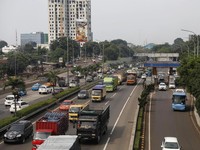 Berlaku Siang Ini, Angkutan Barang Dilarang Lewat Jalur Ini