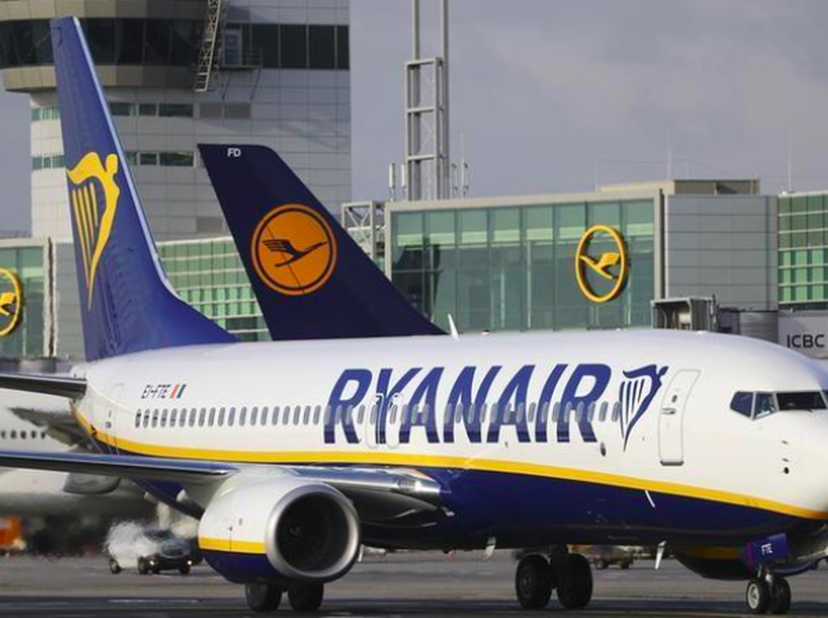 Pertikaian Elon Musk dan Bos RyanAir Soal Layanan WiFi Starlink di Pesawat